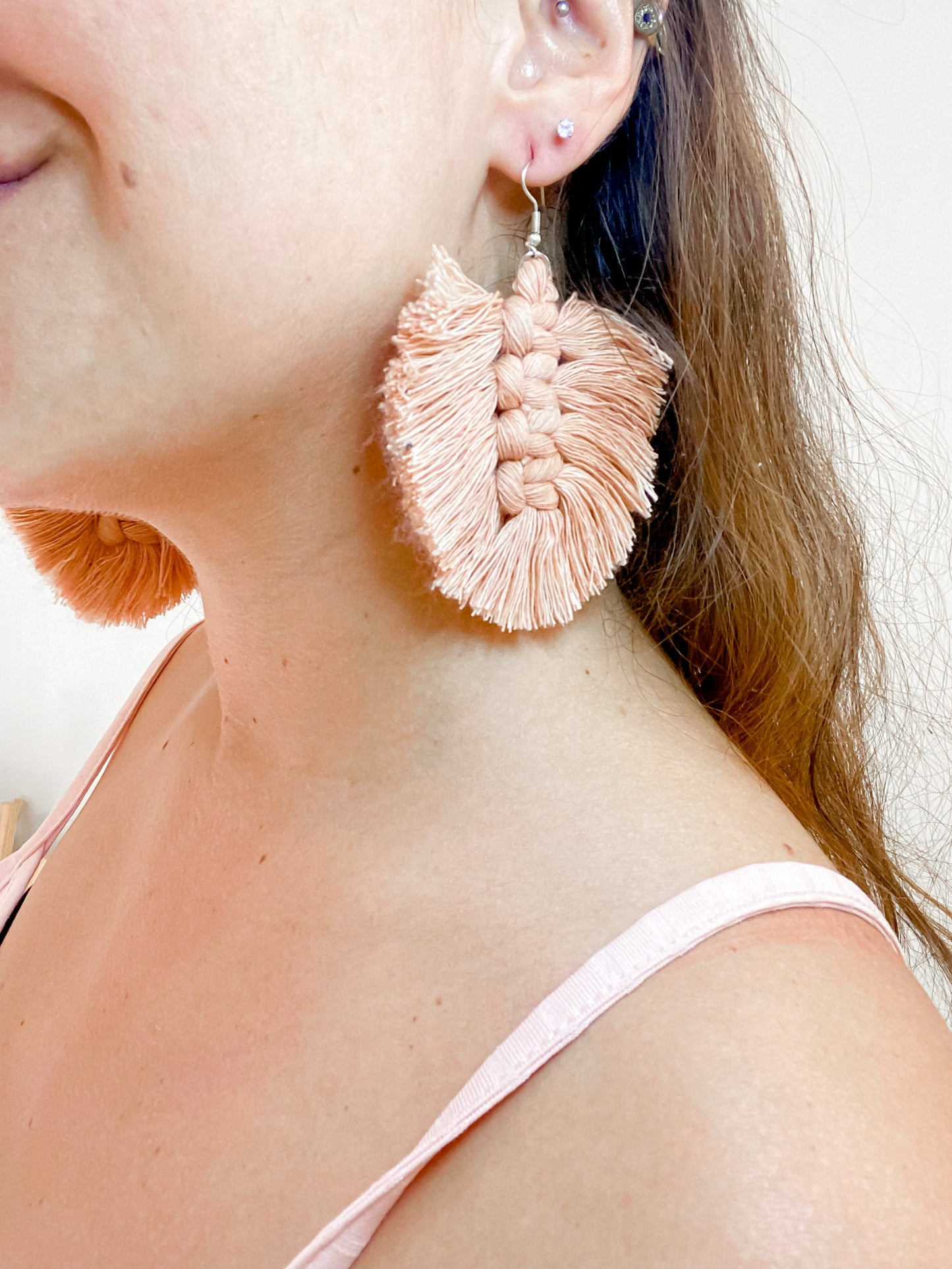 Aretes Pluma Macrame_Xinaxi